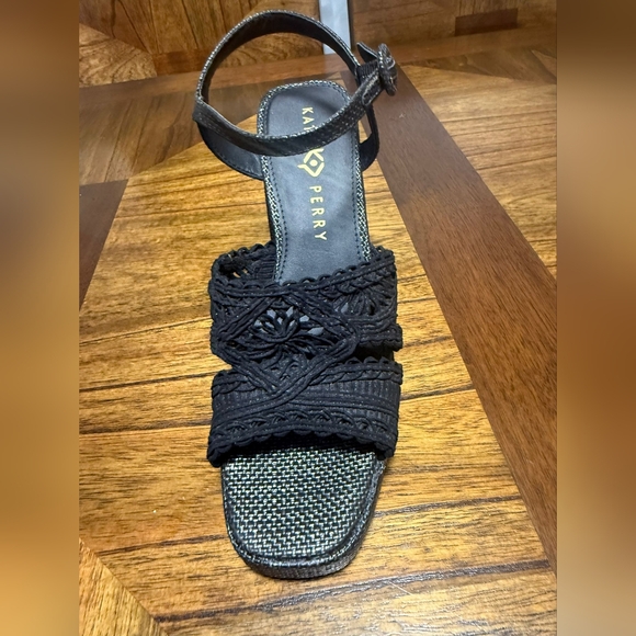 NWT KATY PERRY HTE MEADOW UPPER CROCHET BLACK SANDALS PLATFORM SIZE 9.5 - Picture 2 of 10
